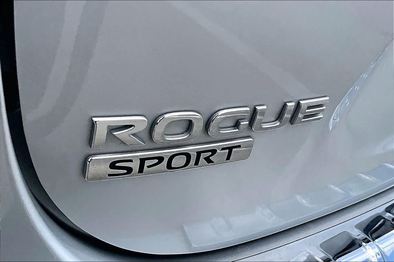 Used 2022 Nissan Rogue Sport SV FWD image 30