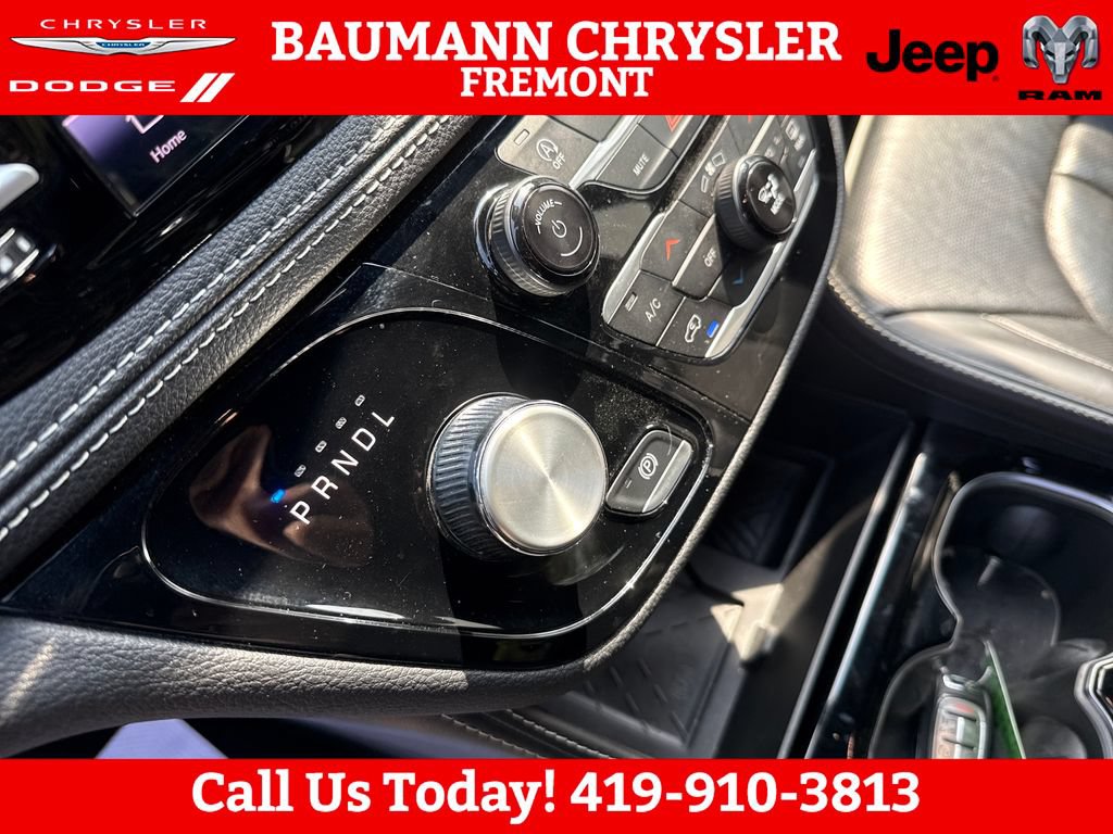 Used 2025 Chrysler Pacifica Limited FWD image 24