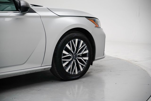 Used 2024 Nissan Altima 2.5 SV image 11