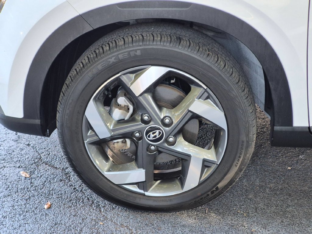 Used 2026 Hyundai Venue SEL FWD image 32