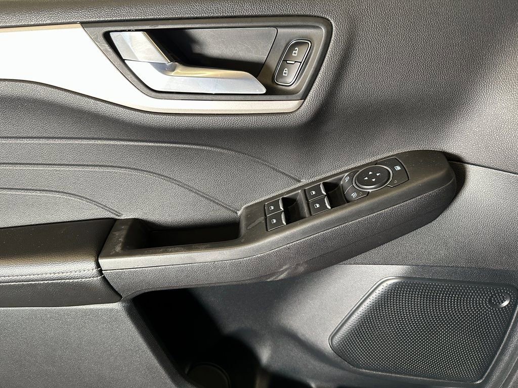 Used 2021 Ford Escape SE w/ Convenience Package image 18