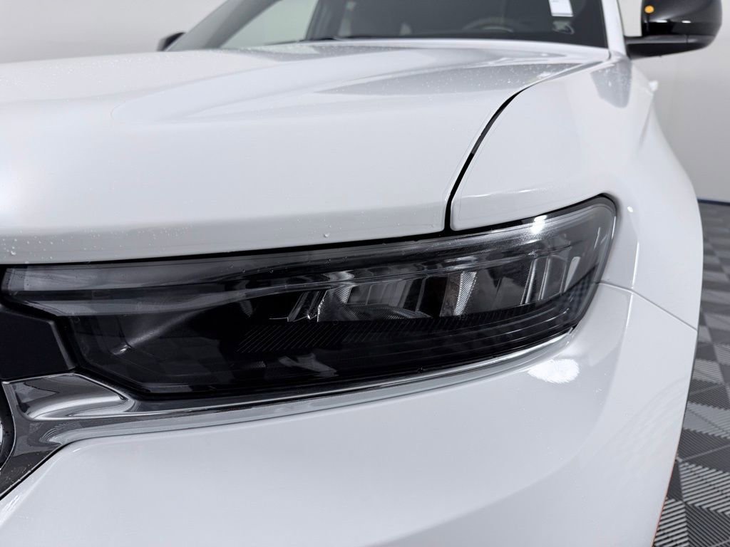 New 2025 Jeep Grand Cherokee Laredo image 18