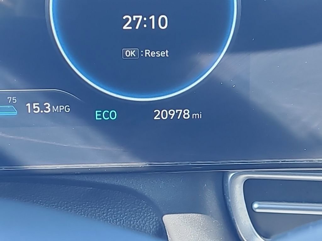 Used 2025 Hyundai Elantra Limited image 21