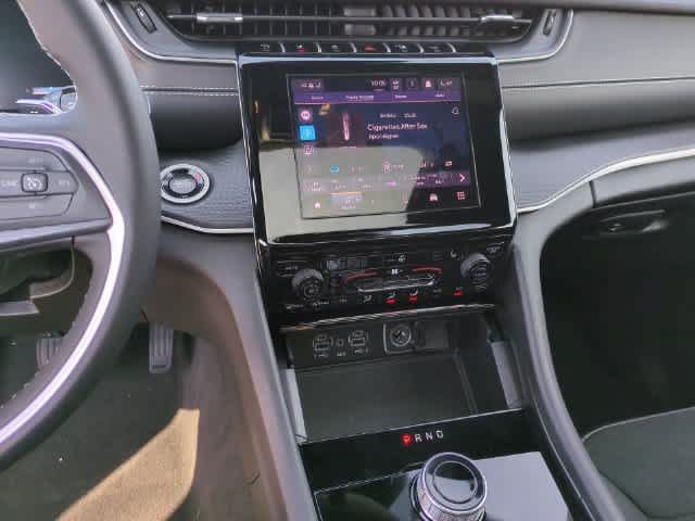 Certified 2024 Jeep Grand Cherokee L Altitude AWD/4WD image 30