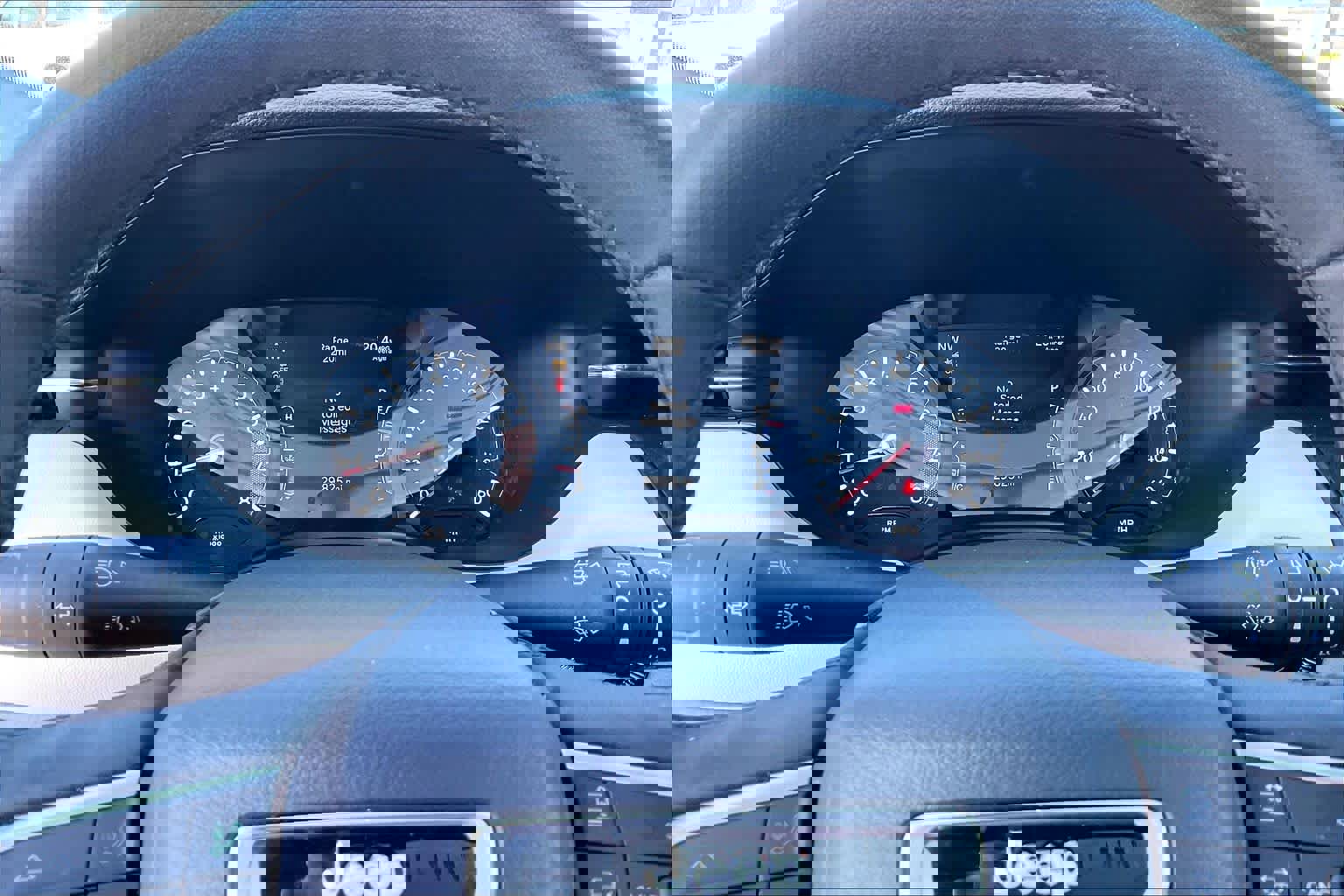 Used 2025 Jeep Compass Limited image 25