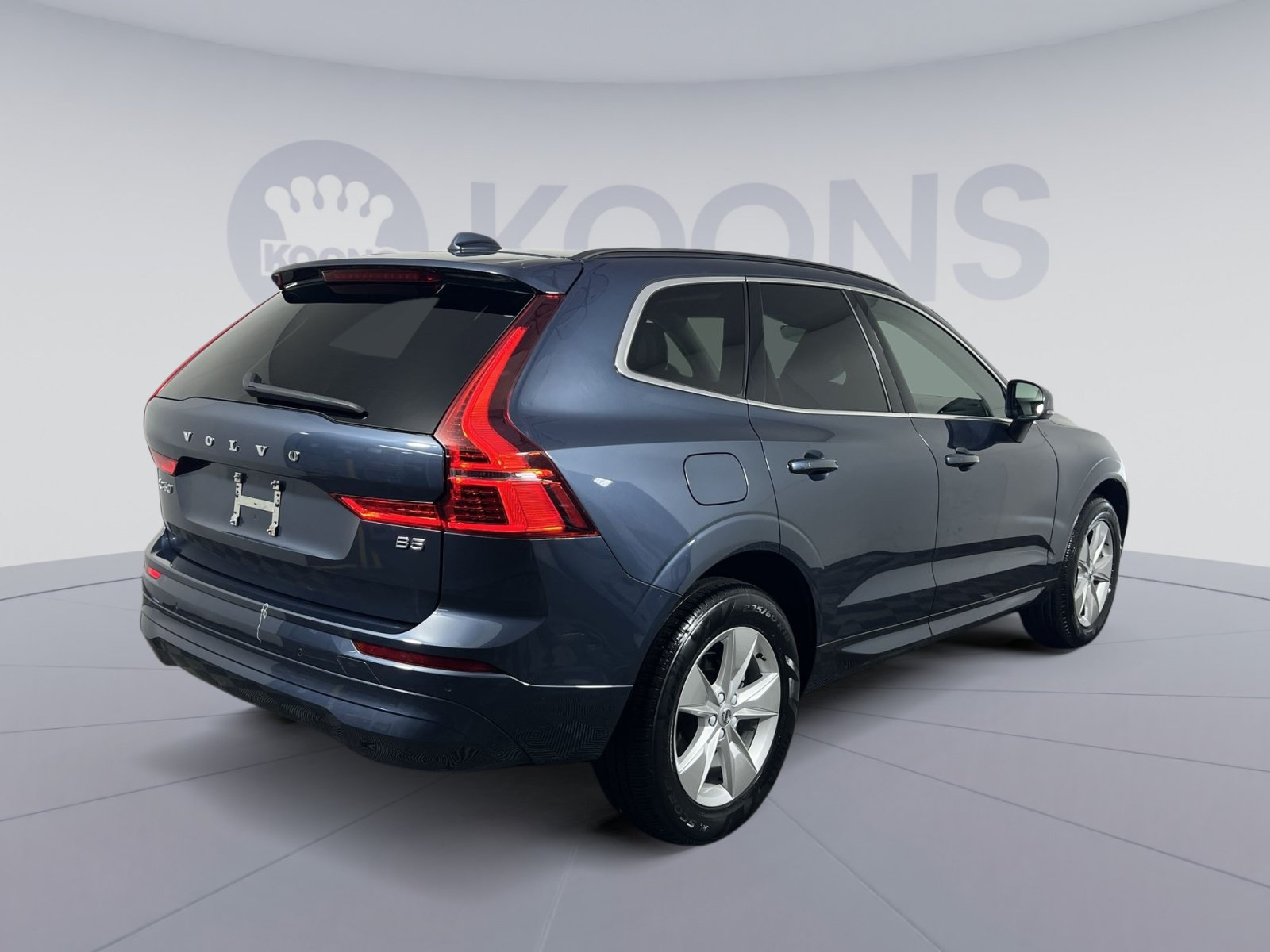 Used 2022 Volvo XC60 B5 Momentum w/ Climate Package FWD image 11