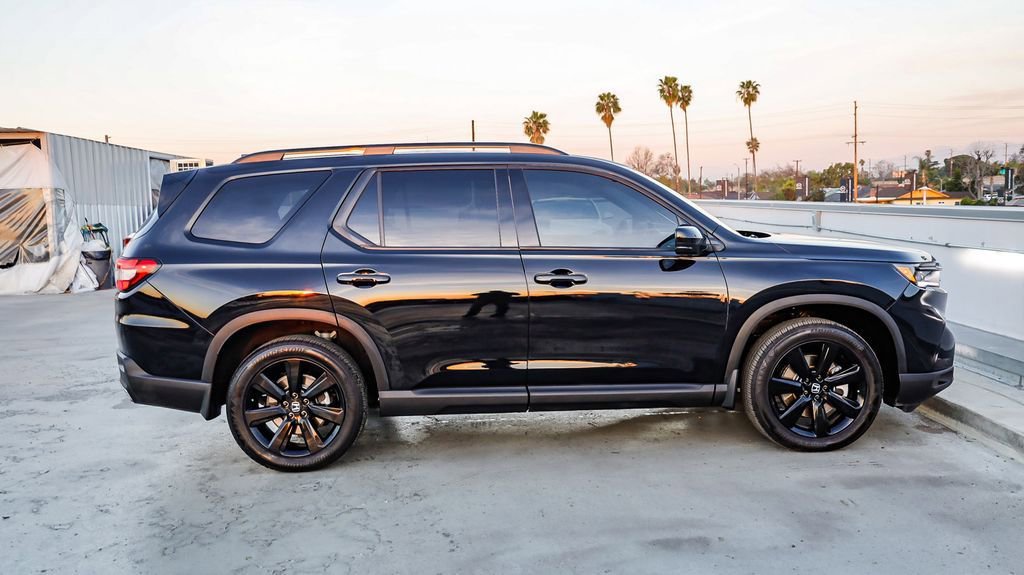 Used 2025 Honda Pilot Black Edition image 13