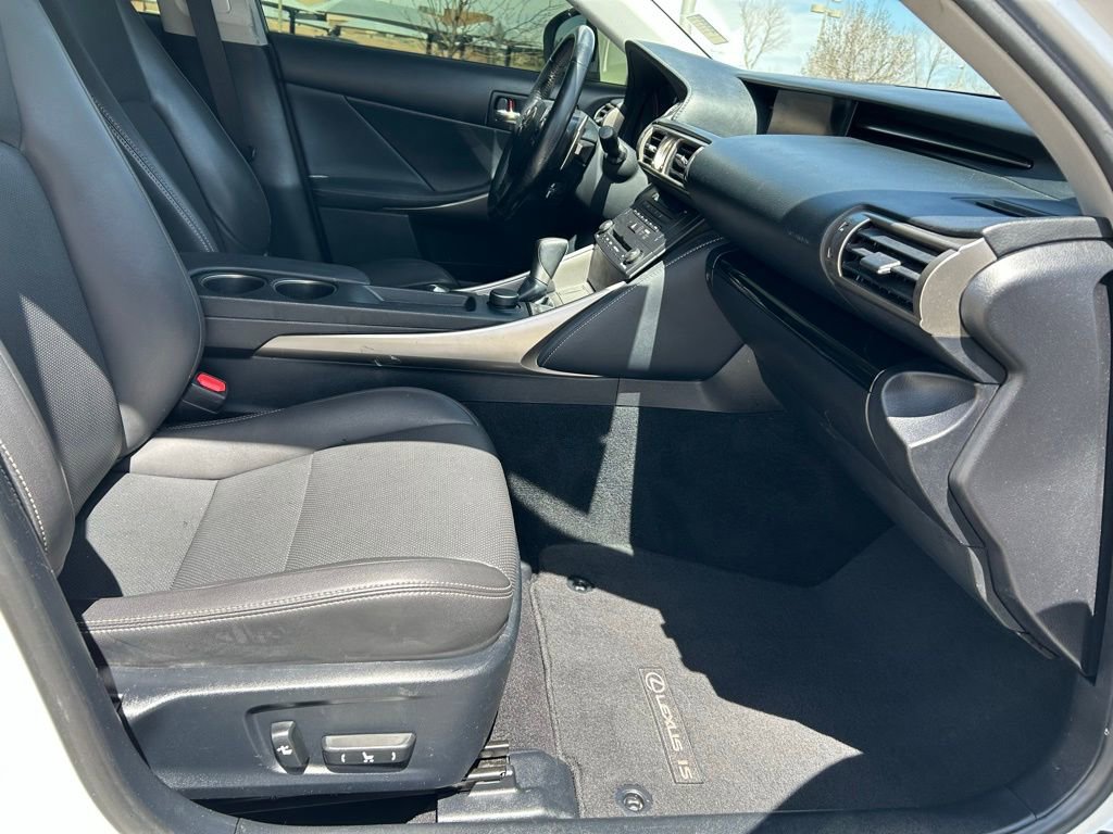 Used 2016 Lexus IS 300 AWD image 30