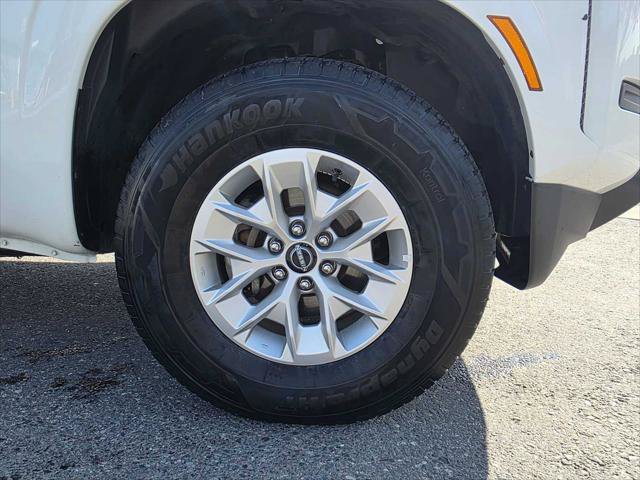 Used 2024 Nissan Frontier SV AWD/4WD image 9