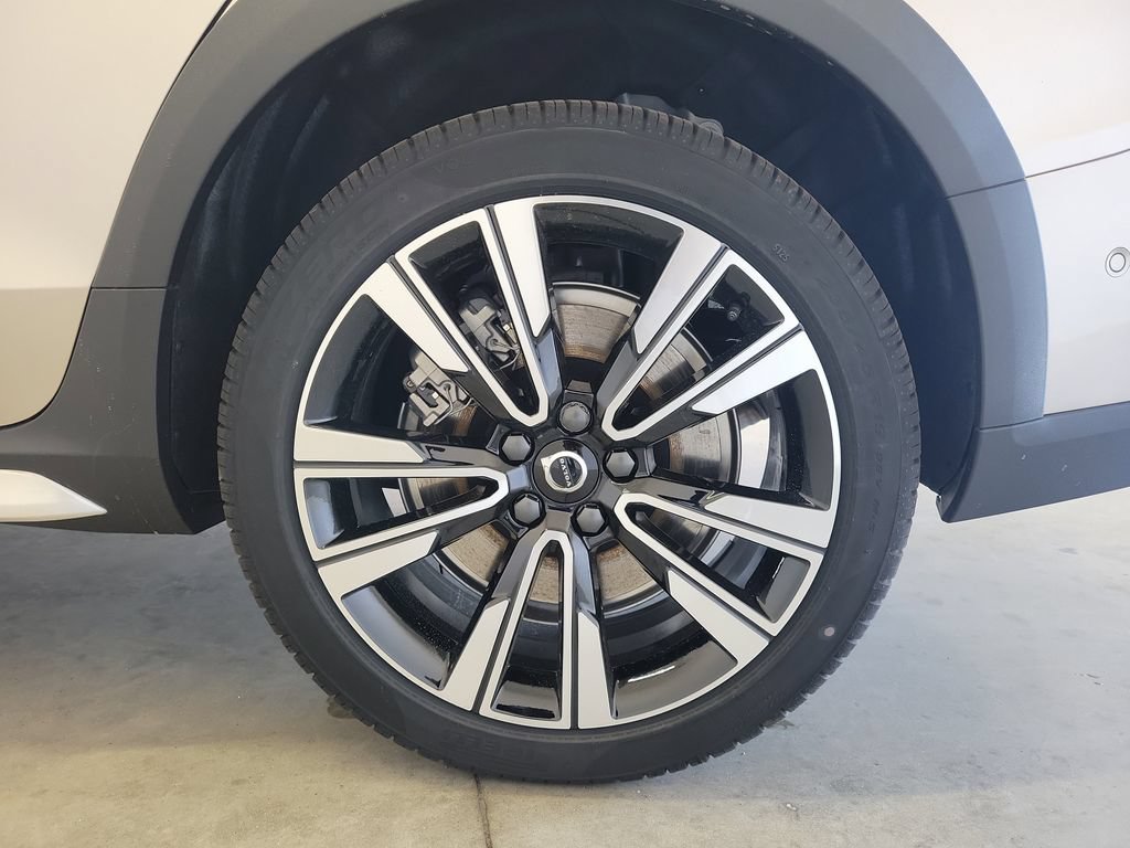 New 2026 Volvo V60 B5 Cross Country Ultra w/ Protection Package Premier AWD/4WD image 12