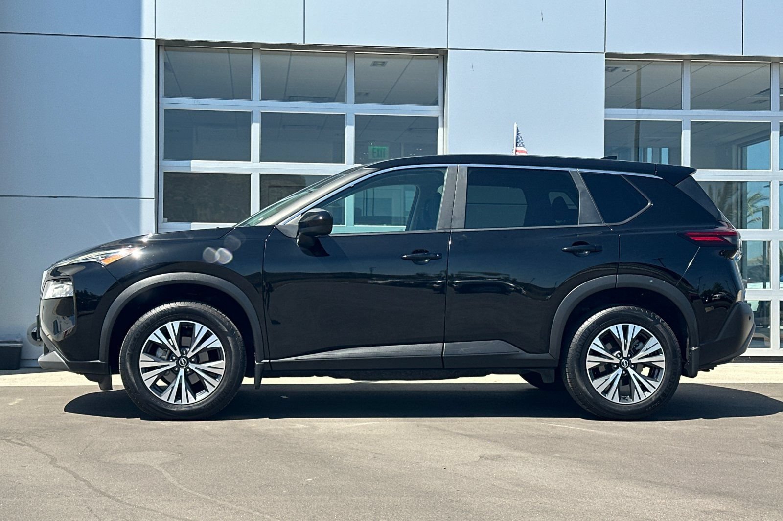 Used 2023 Nissan Rogue SV FWD image 7