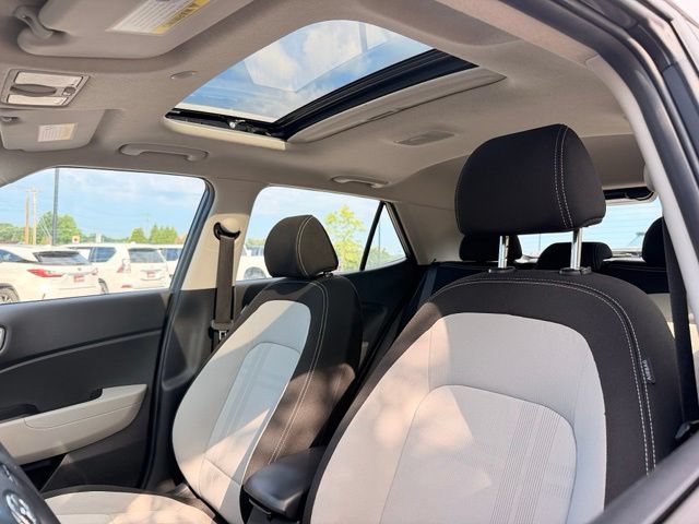 Used 2025 Hyundai Venue SEL FWD image 20