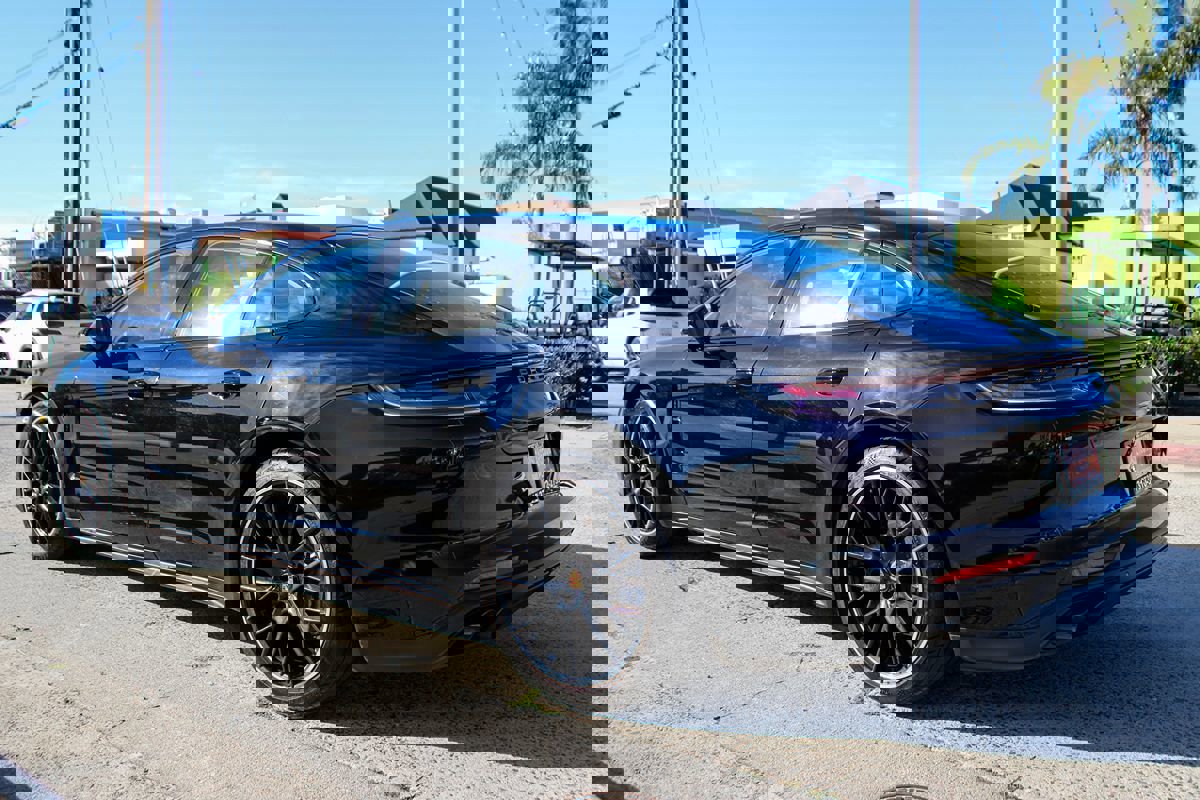 Used 2021 Porsche Panamera w/ Premium Package image 3