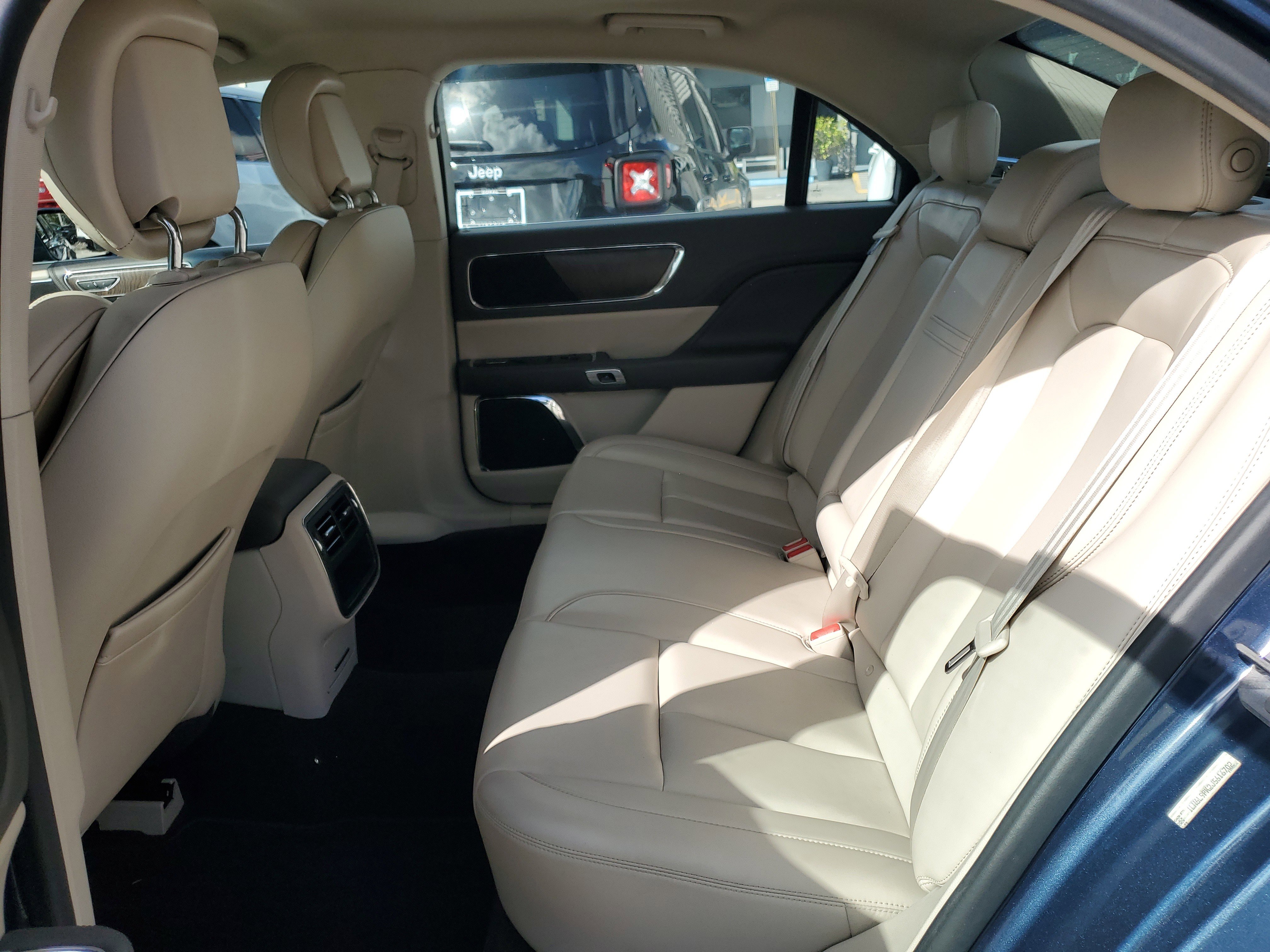 Used 2018 Lincoln Continental Premiere image 8