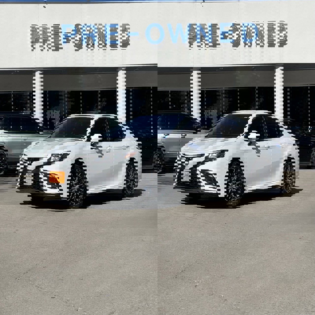 Used 2024 Toyota Camry SE image 2