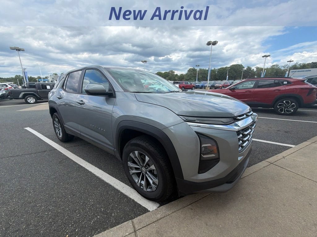 Used 2026 Chevrolet Equinox LT AWD/4WD image 2