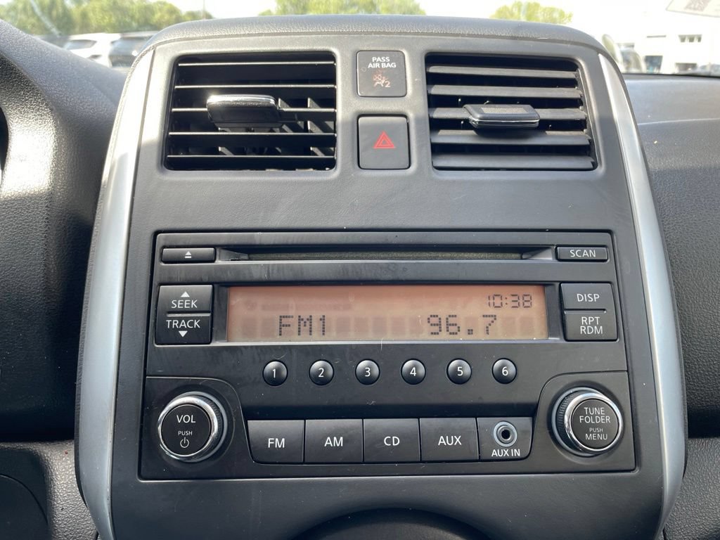 Used 2014 Nissan Versa SV w/ Convenience Package FWD image 11