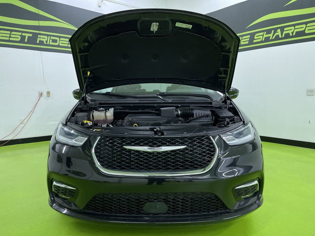 Used 2022 Chrysler Pacifica Touring-L image 4