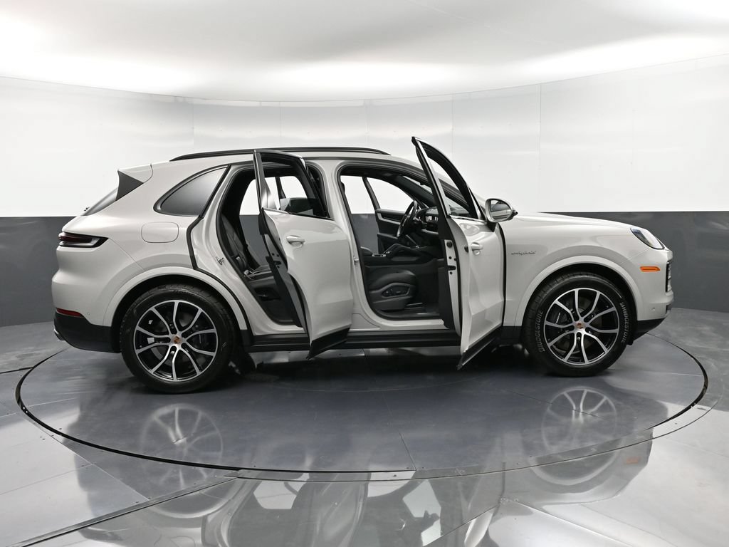 Certified 2026 Porsche Cayenne E-Hybrid AWD/4WD image 36