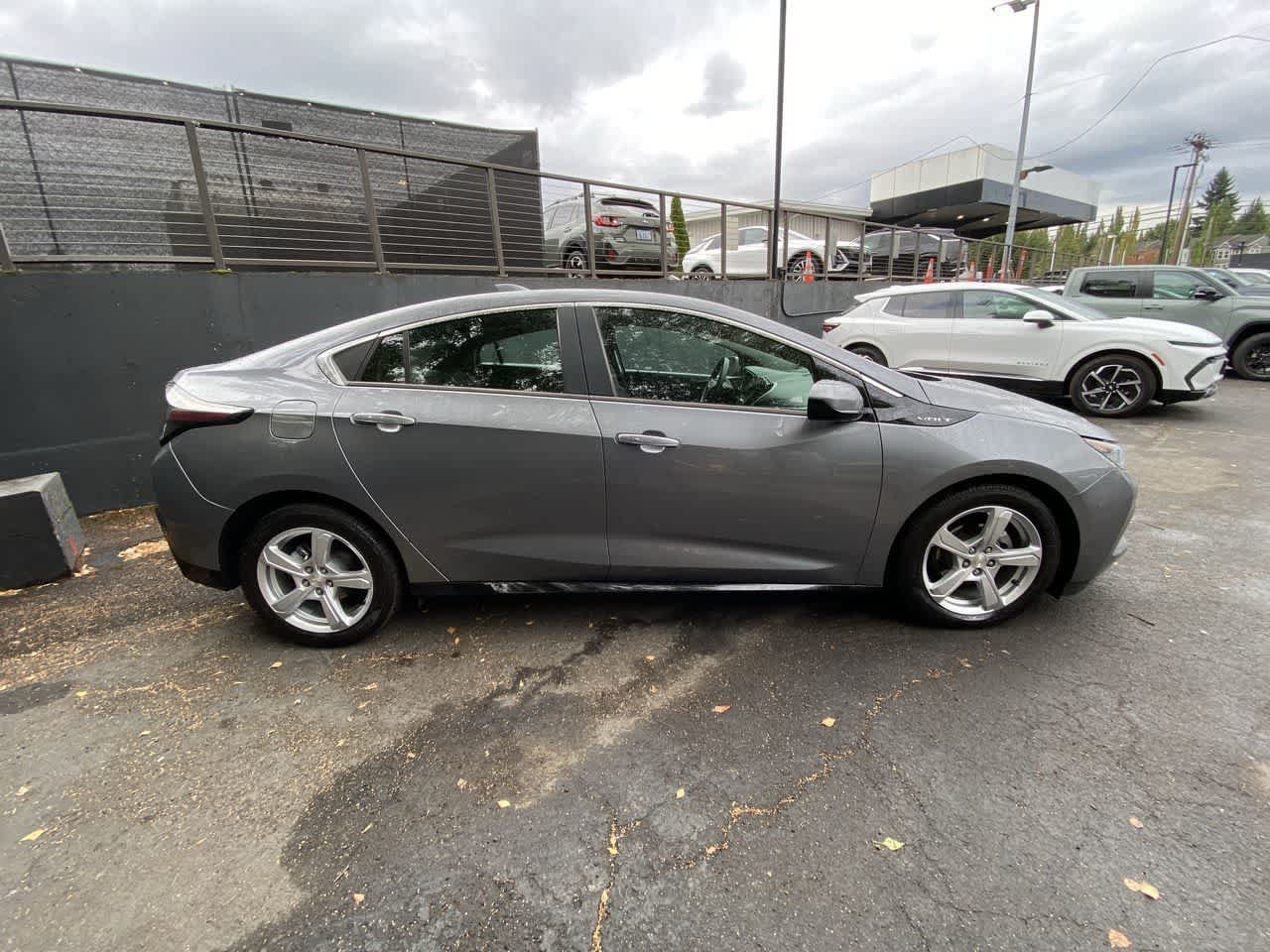 Used 2018 Chevrolet Volt LT FWD image 7