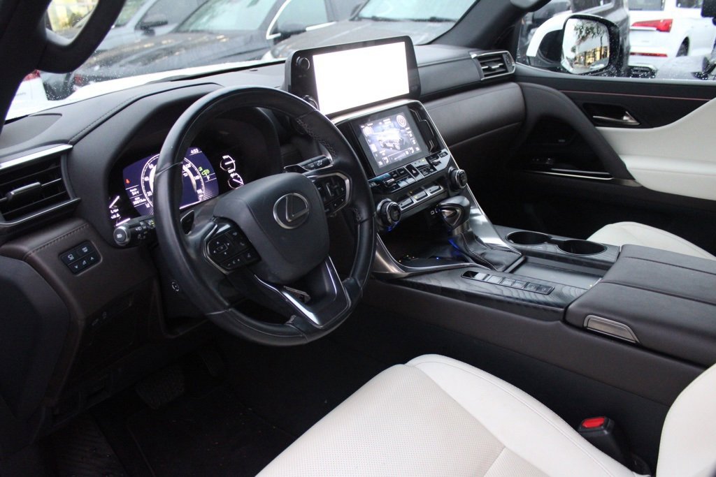 Used 2022 Lexus LX 600 4WD w/ Luxury Package image 4