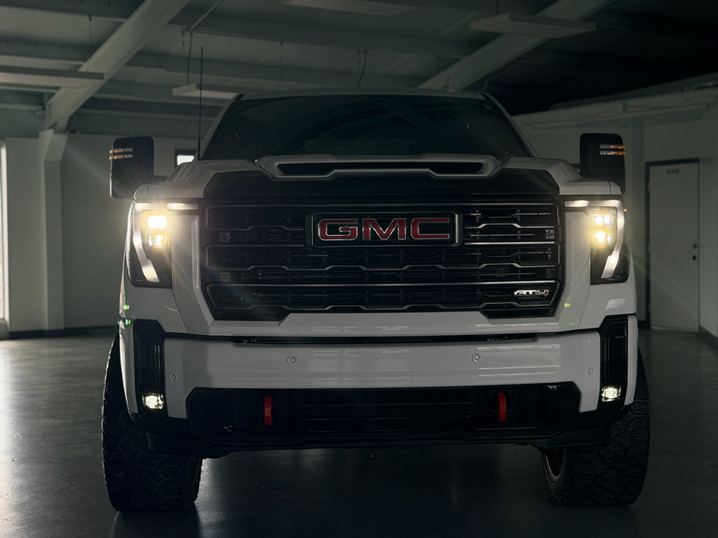 Used 2025 GMC Sierra 2500 AT4 image 41