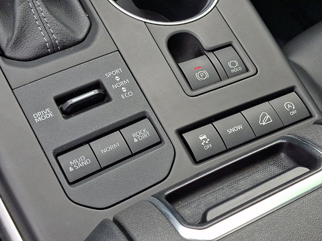 Used 2022 Toyota Highlander XLE AWD/4WD image 16
