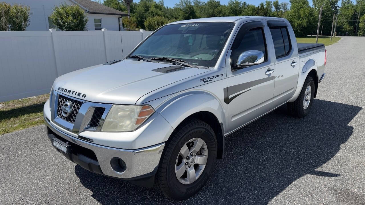 Used 2010 Nissan Frontier SE image 2