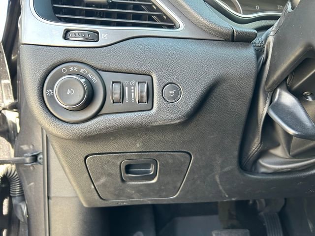 Used 2021 Jeep Cherokee Latitude Lux w/ Comfort/Convenience Group FWD image 18