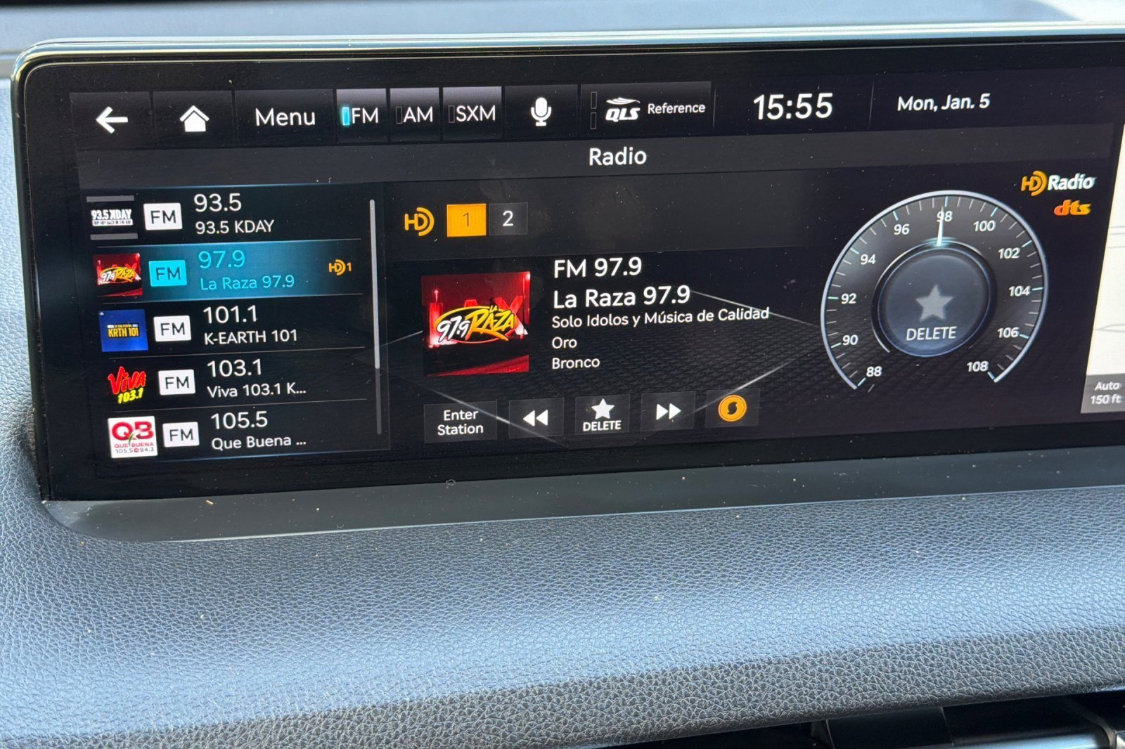 Used 2023 Genesis GV70 2.5T w/ Advanced Package image 17