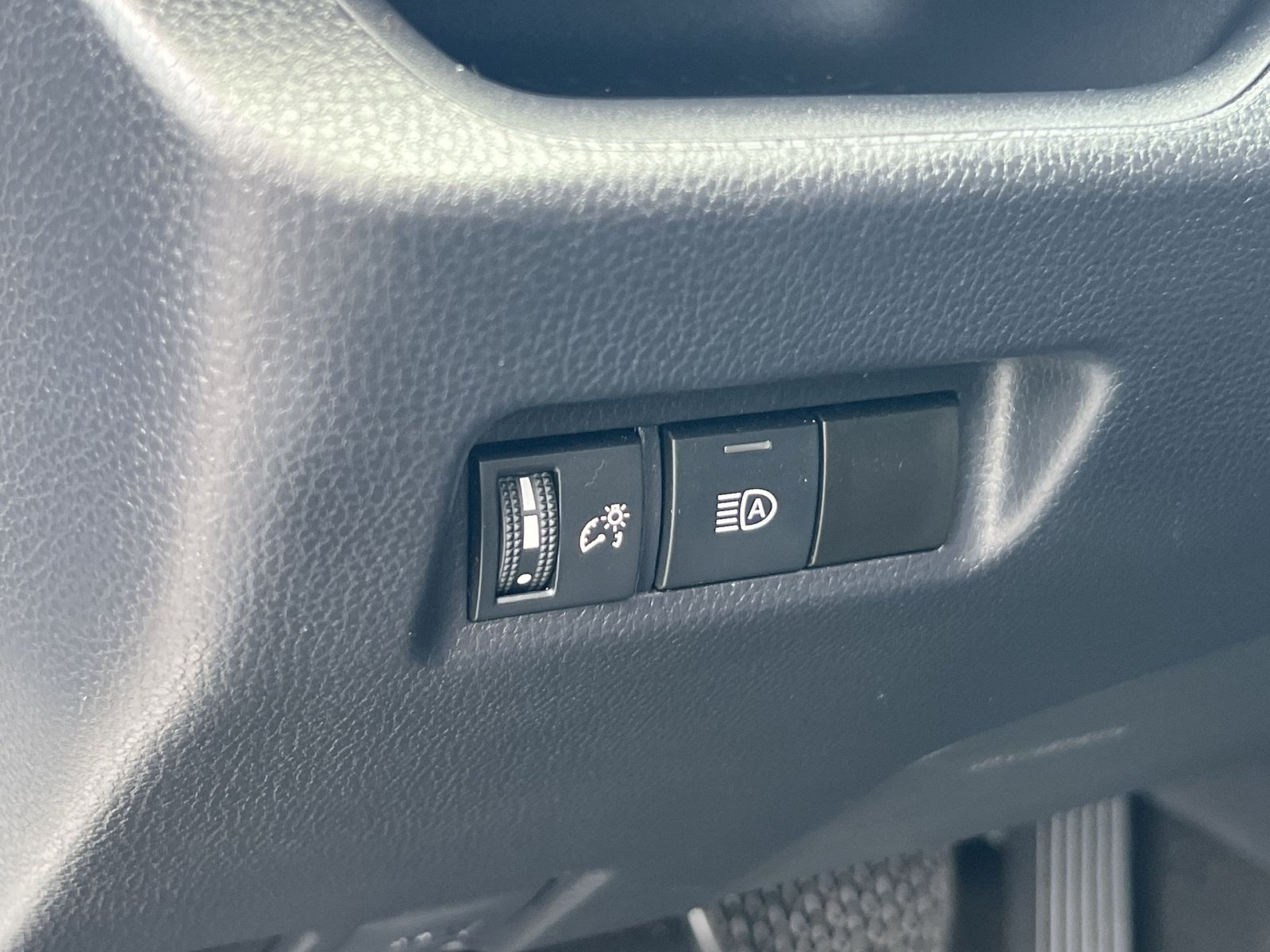 Used 2025 Toyota RAV4 LE AWD/4WD image 31