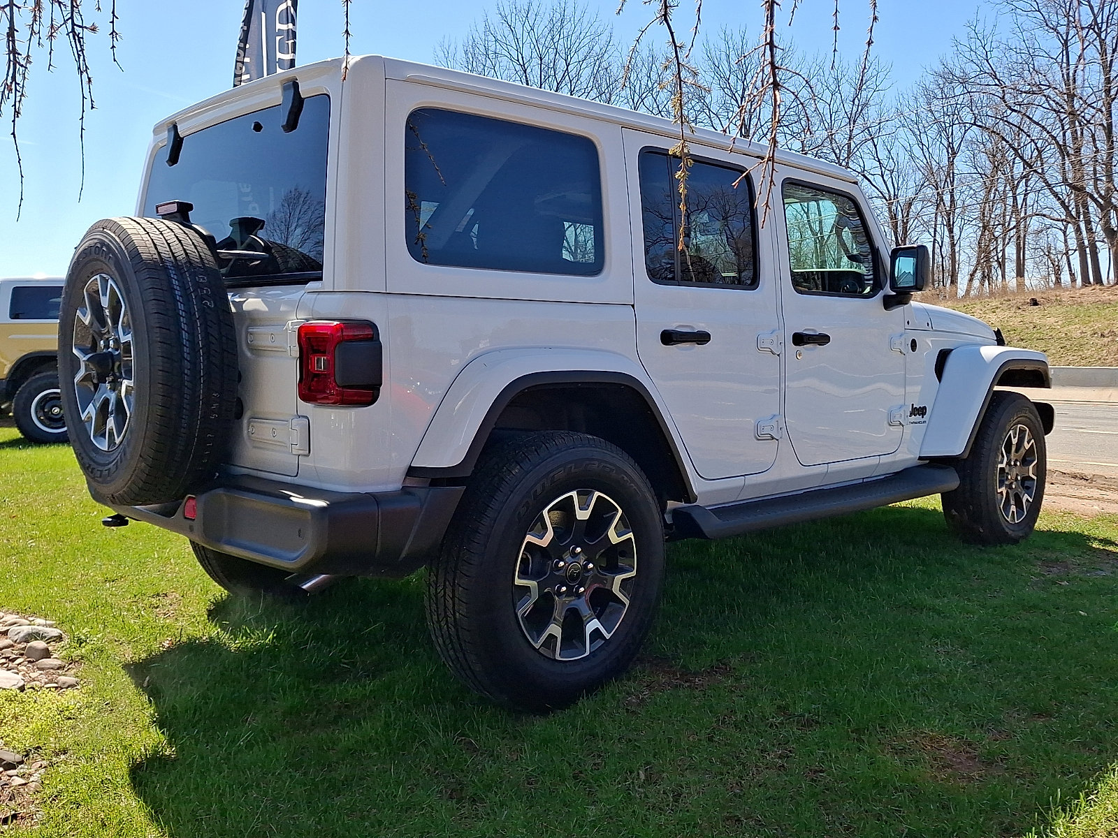 Used 2026 Jeep Wrangler Sahara AWD/4WD image 6