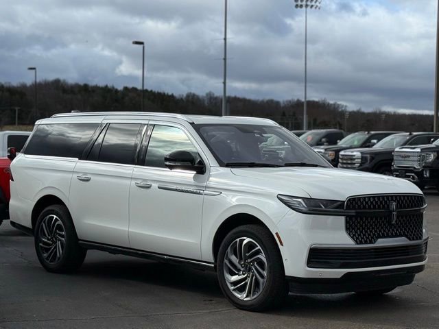 Used 2025 Lincoln Navigator L Reserve image 45