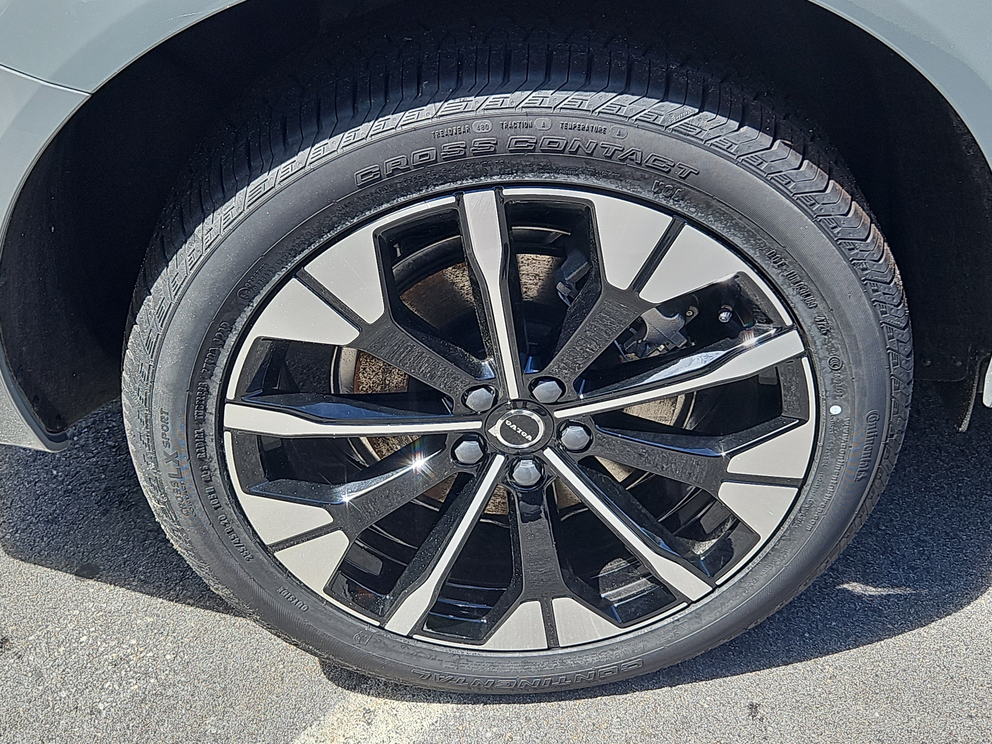 New 2026 Volvo XC60 T8 Plus w/ Protection Package Premier AWD/4WD image 18
