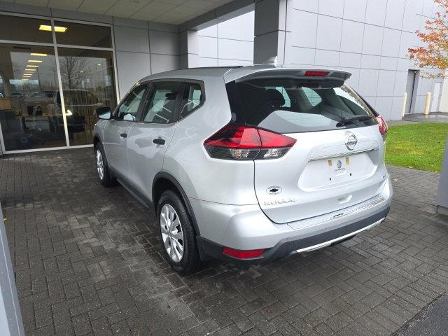 Used 2019 Nissan Rogue S image 2