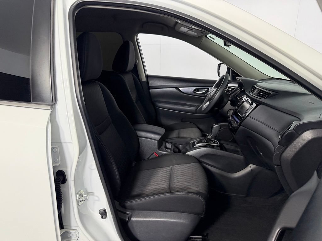Used 2020 Nissan Rogue SV FWD image 32