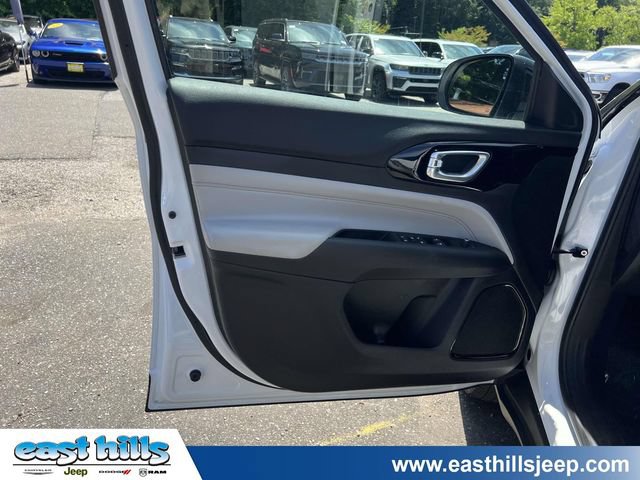 Certified 2022 Jeep Compass Limited AWD/4WD image 17