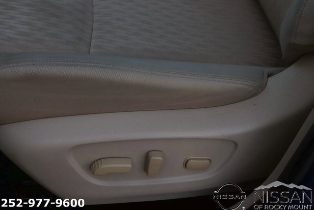 Used 2018 Nissan Rogue SV image 17