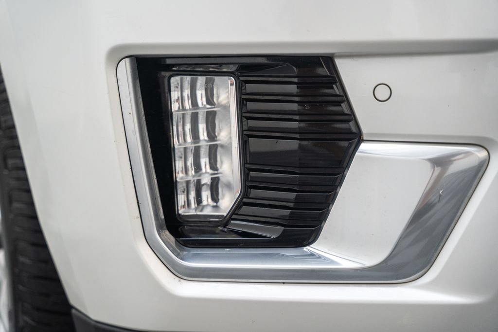 Used 2021 GMC Yukon XL Denali w/ Denali Premium Package AWD/4WD image 15