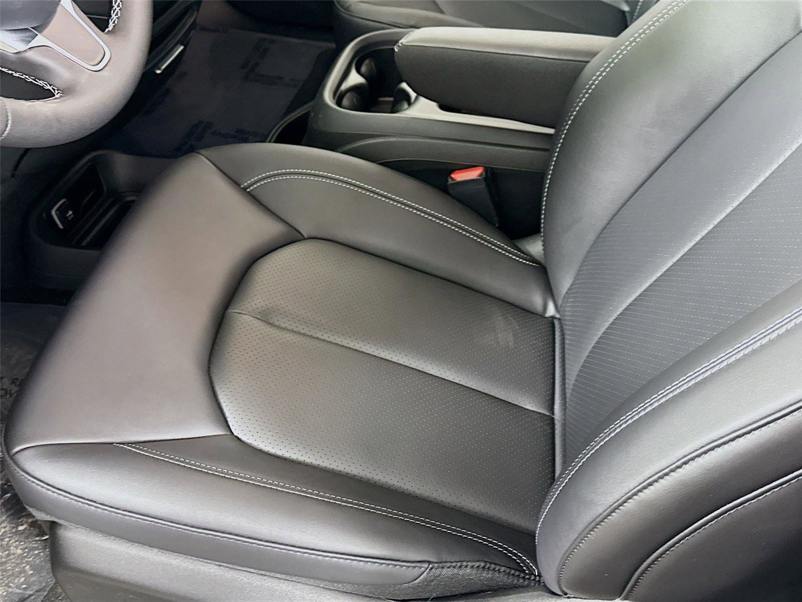 New 2026 Chrysler Pacifica Select image 13