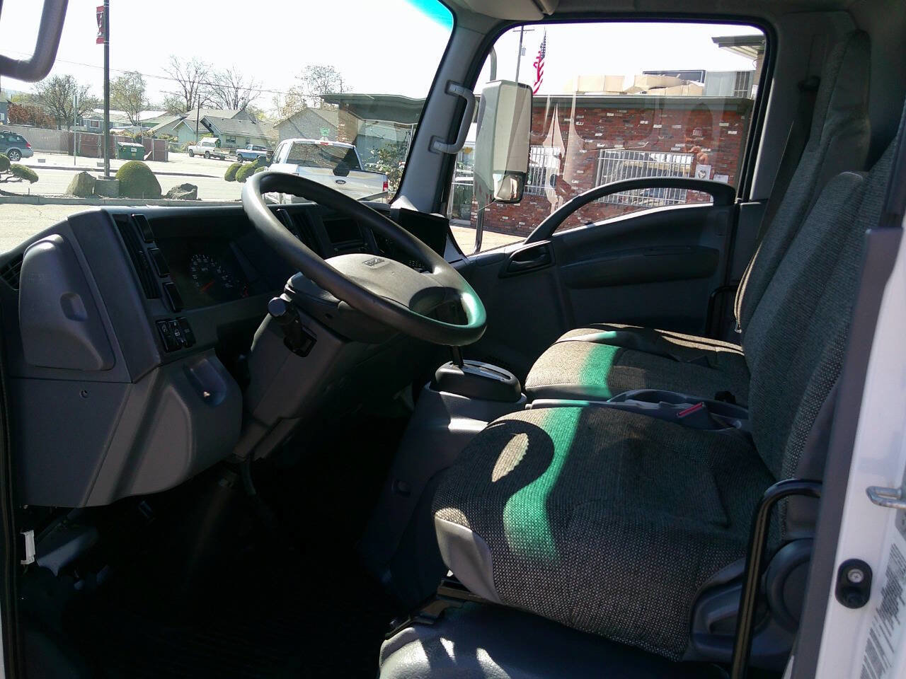 Used 2021 Isuzu NPR image 14