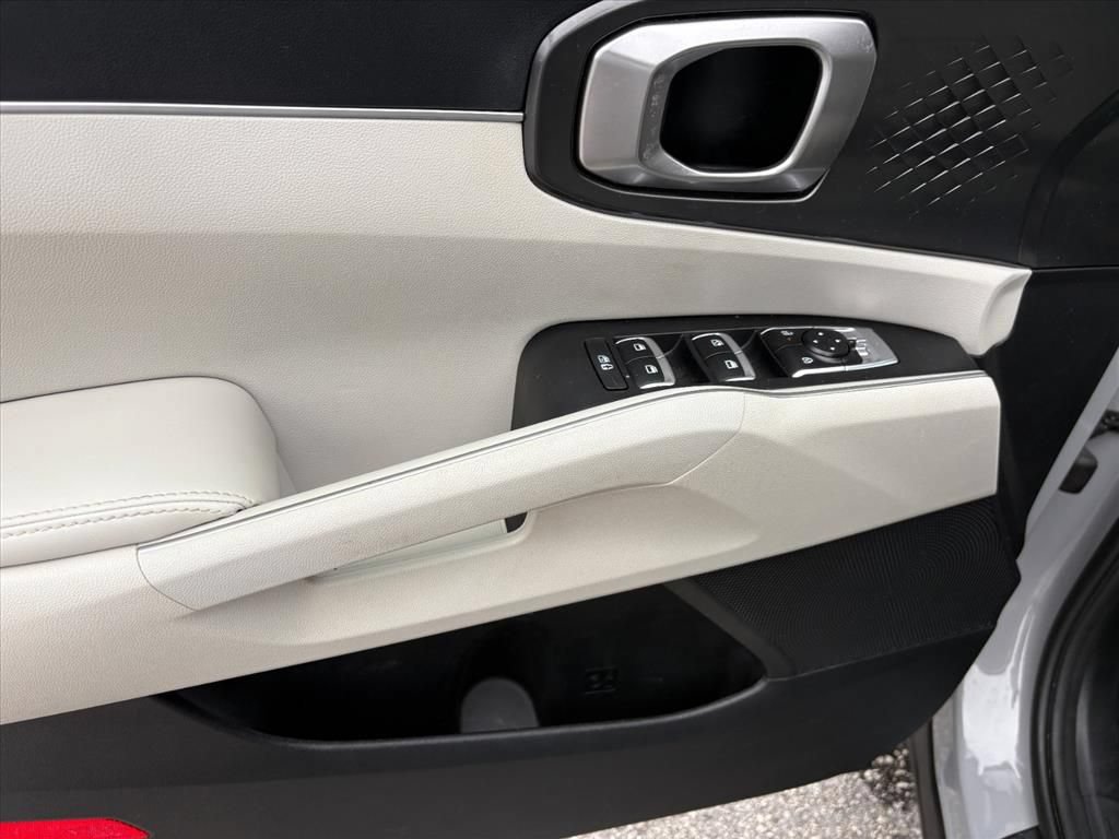 Used 2025 Kia Sorento S FWD image 23