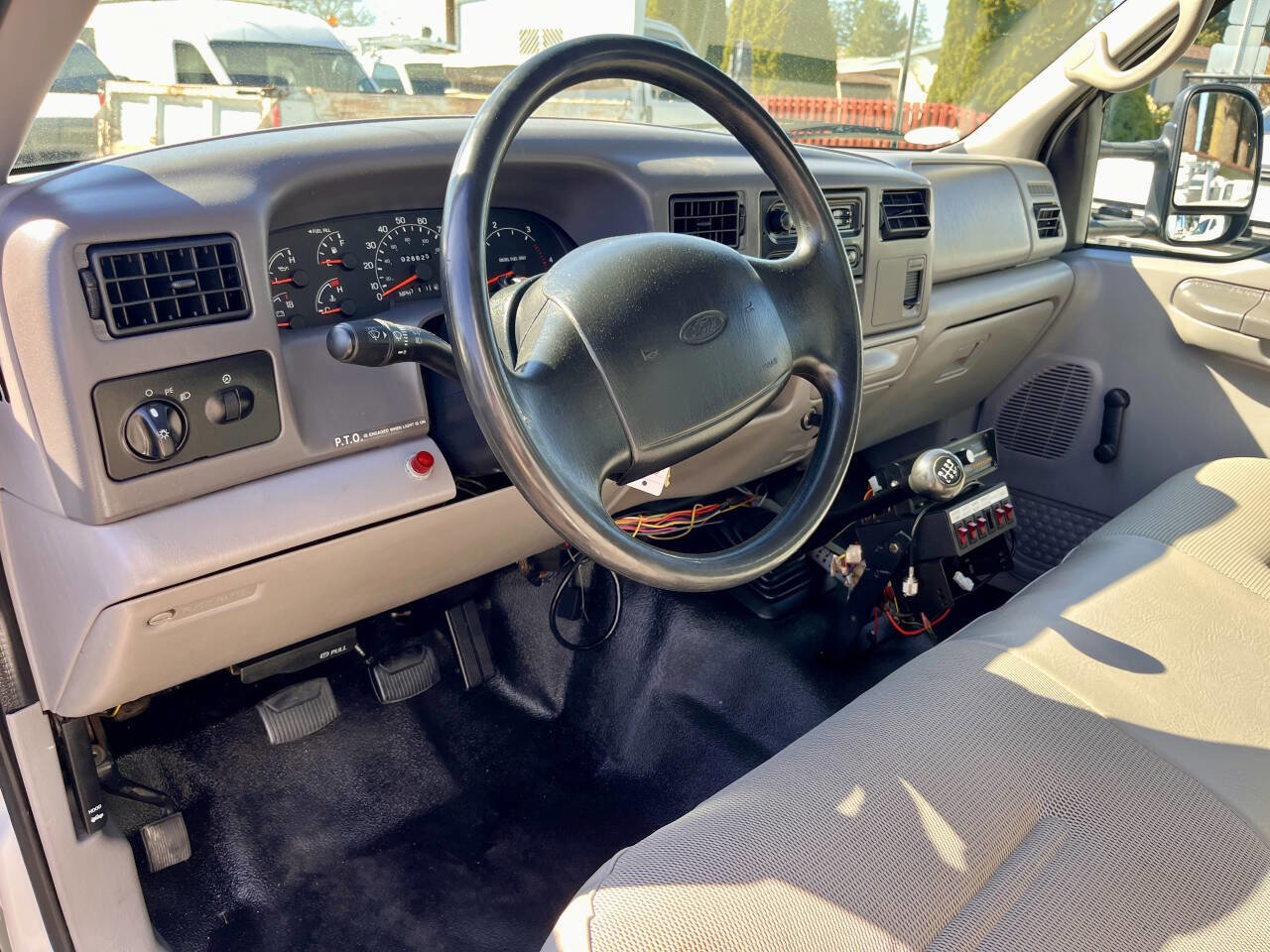 Used 2001 Ford F550 2WD Regular Cab Super Duty image 10