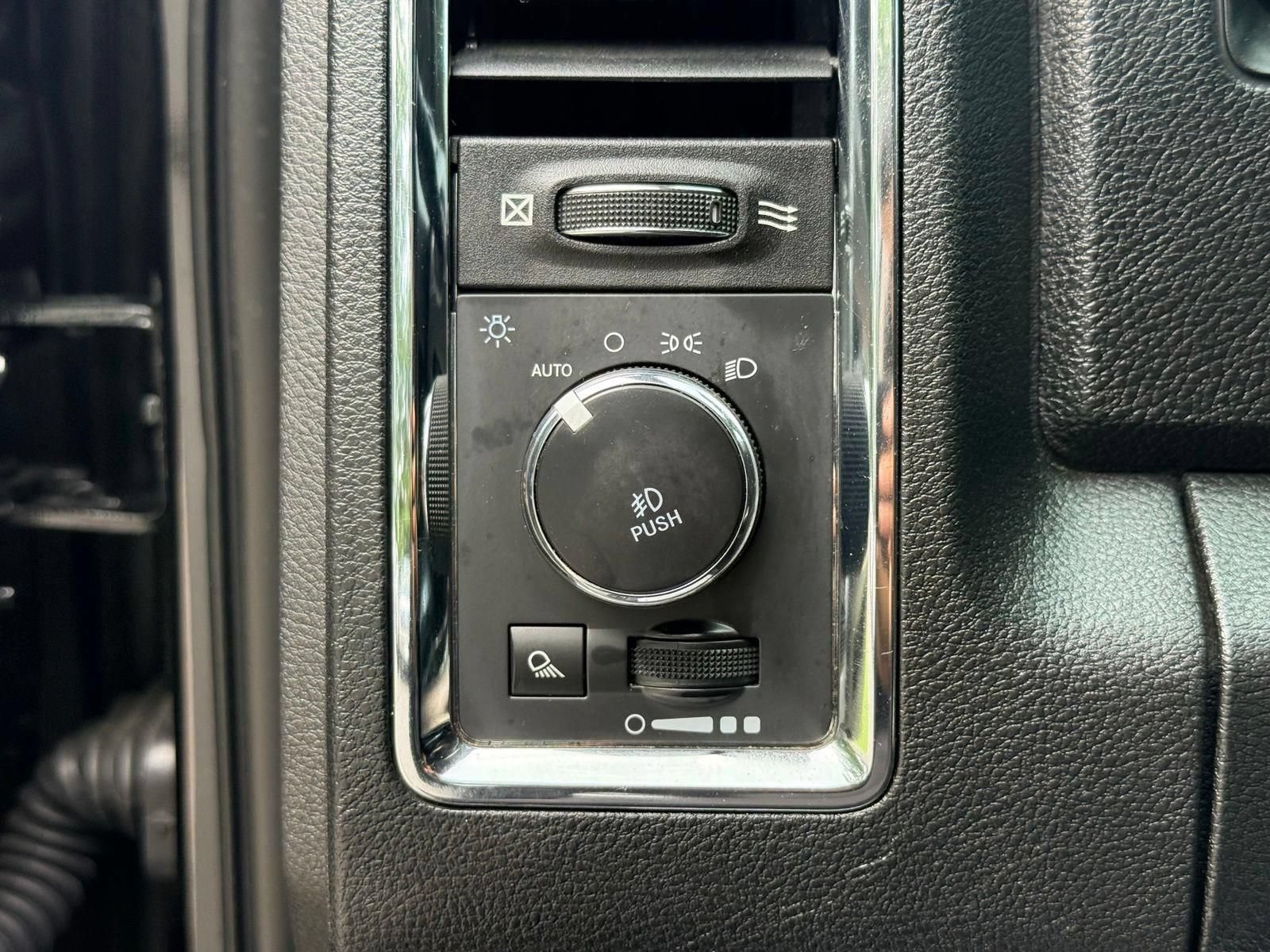 Used 2018 RAM 1500 Laramie w/ Convenience Group AWD/4WD image 37