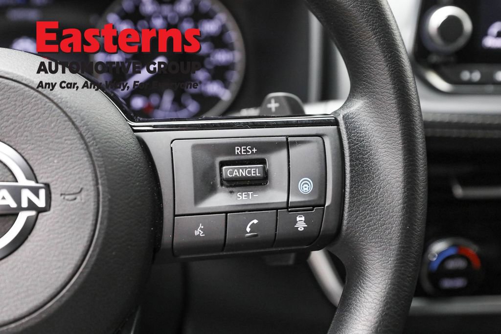 Used 2022 Nissan Rogue SV image 16
