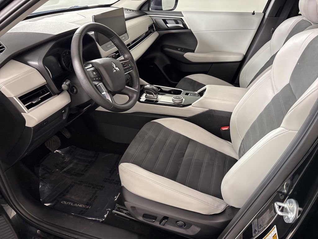 Used 2025 Mitsubishi Outlander SE AWD/4WD image 25