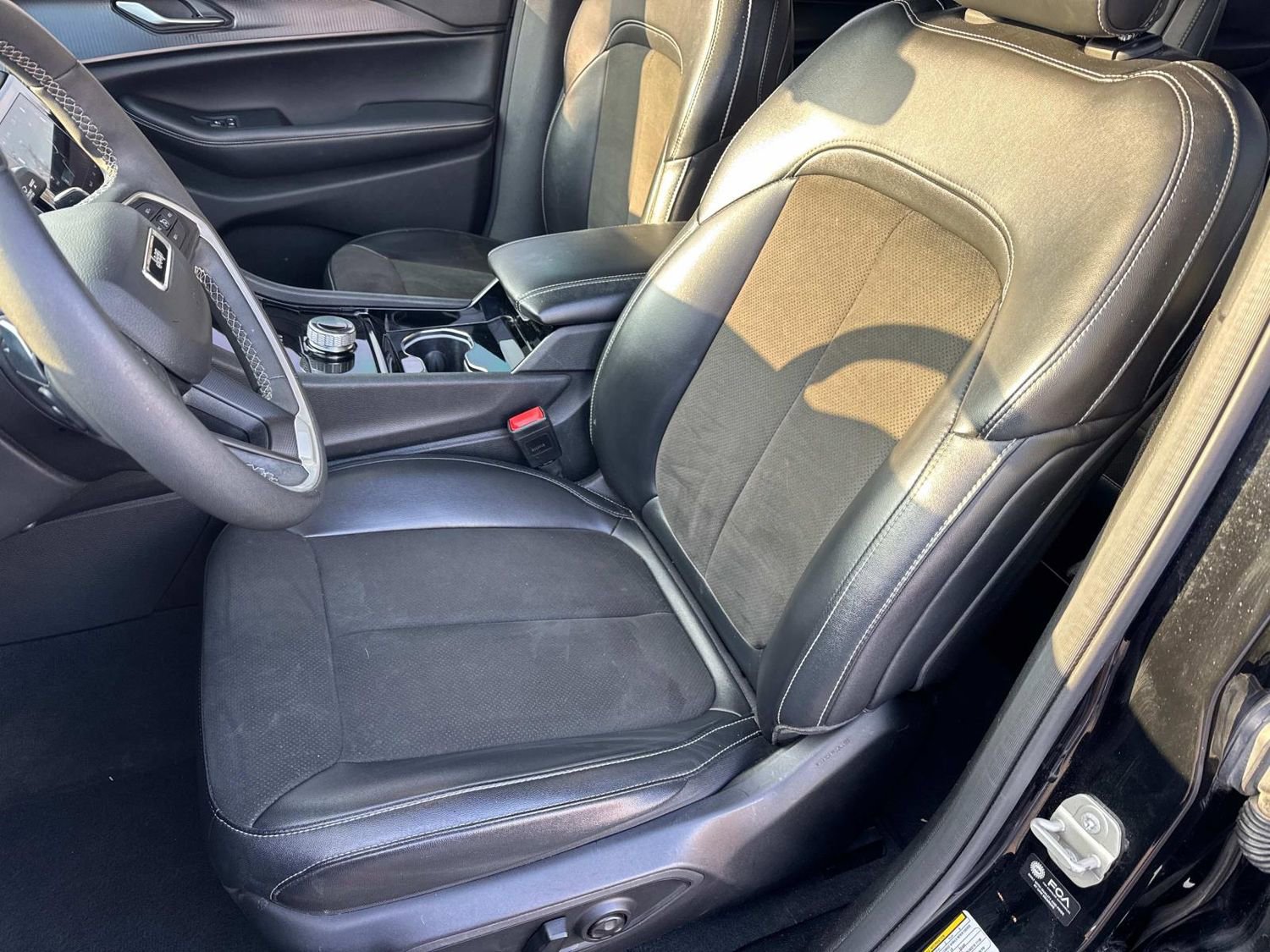 Used 2023 Jeep Grand Cherokee L Altitude image 25