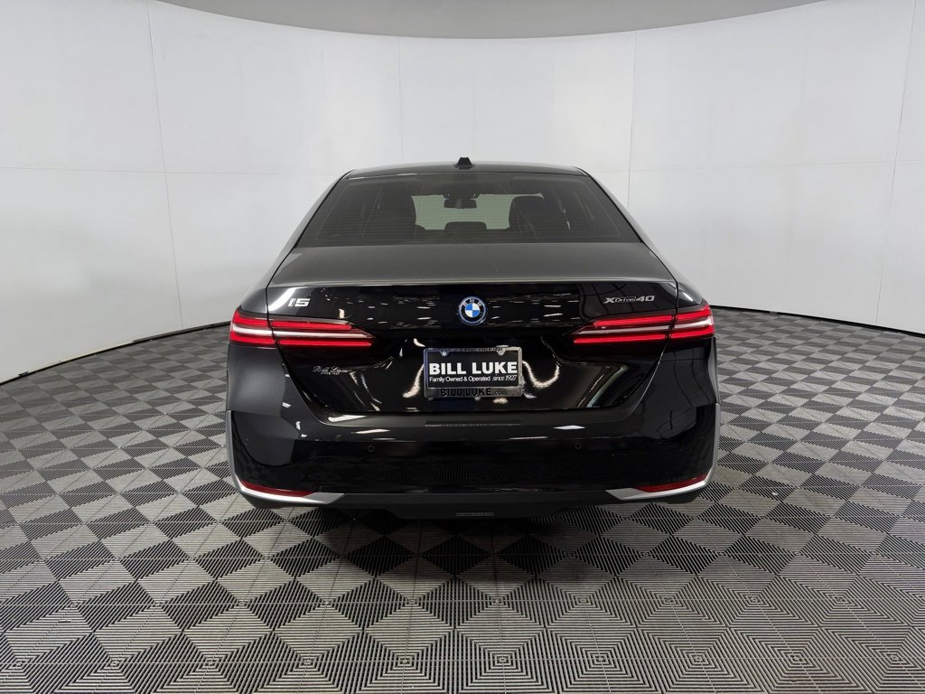 Used 2025 BMW i5 xDrive40 w/ Premium Package image 8
