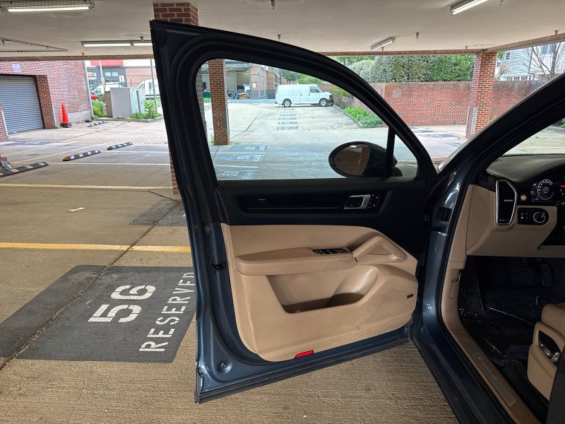 Used 2019 Porsche Cayenne AWD/4WD image 10