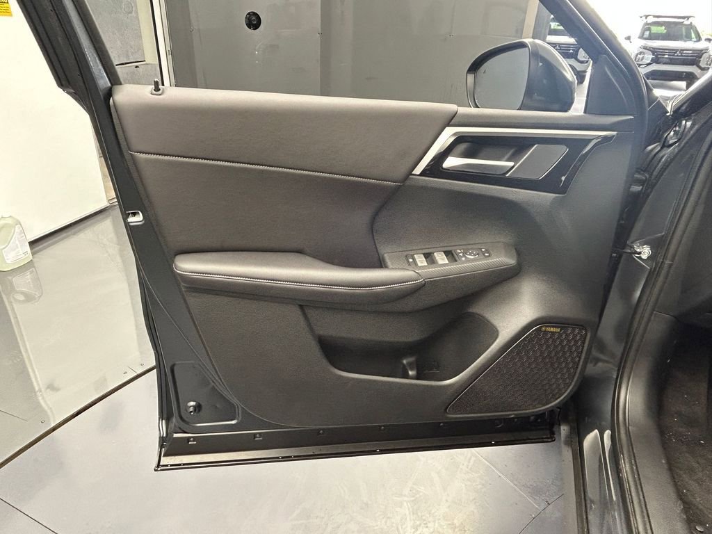 New 2026 Mitsubishi Outlander SE FWD image 12